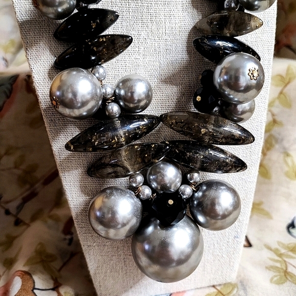 Huge Faux Black Grey Pearls Gold Flecks Lucite Confetti Glass Vintage Necklace - Picture 3 of 16